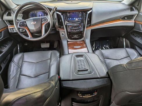 Used 2017 Cadillac Escalade ESV Luxury AWD/4WD image 29