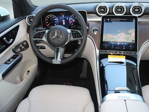 Used 2026 Mercedes-Benz GLC 300 image 29