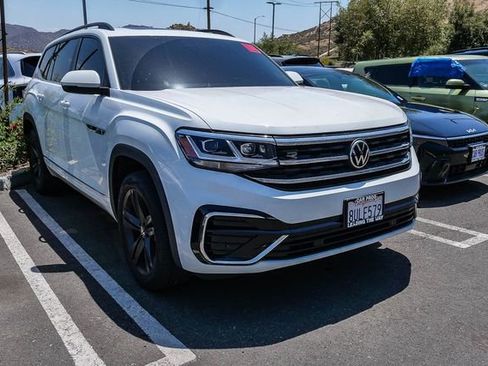 Used 2021 Volkswagen Atlas SE w/ Panoramic Sunroof Package FWD image 2