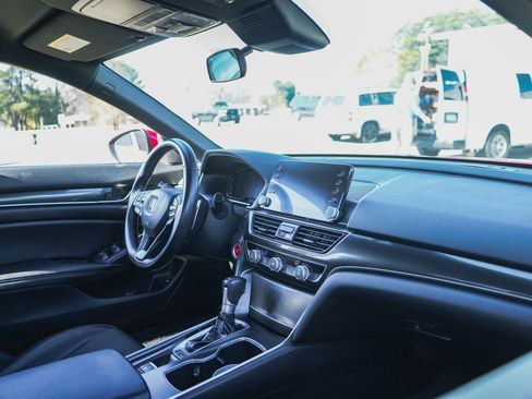 Used 2018 Honda Accord Sport image 10