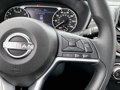 Used 2025 Nissan Altima 2.5 SV FWD image 25