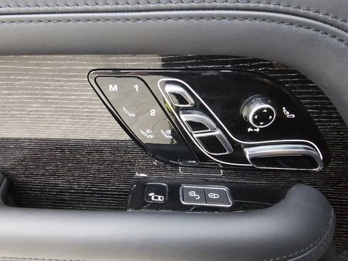 Used 2019 Land Rover Range Rover Autobiography image 33