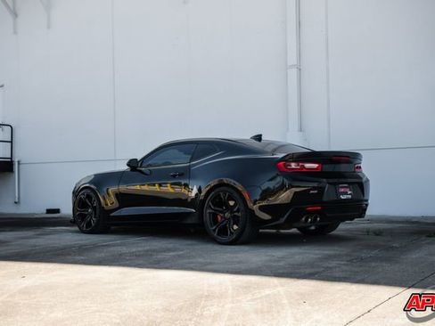 Used 2018 Chevrolet Camaro SS image 21