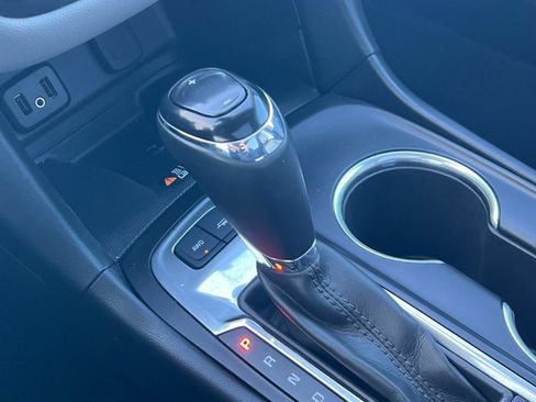 Used 2018 Chevrolet Equinox Premier image 19