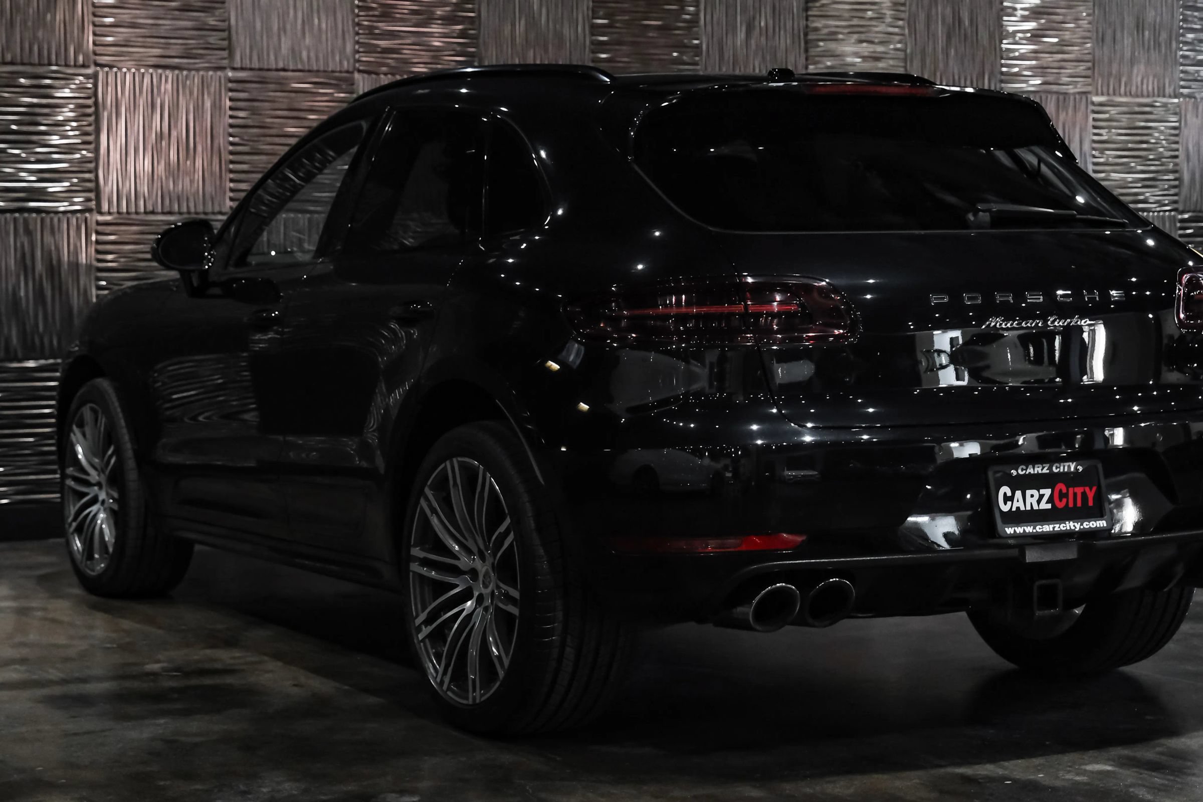 Used 2015 Porsche Macan Turbo AWD/4WD image 13