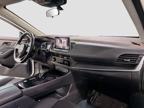Used 2023 Nissan Rogue S FWD image 5