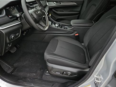 New 2026 Jeep Grand Cherokee Laredo AWD/4WD image 15