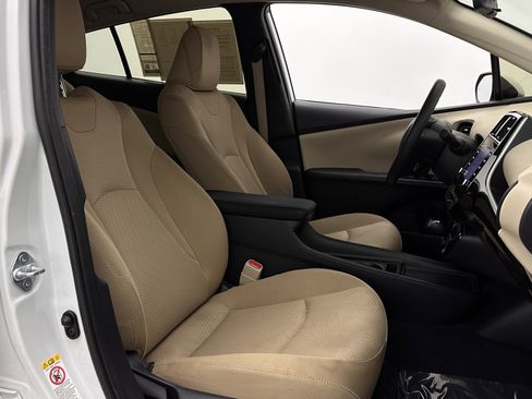 Used 2022 Toyota Prius LE image 32