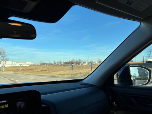 Used 2025 Nissan Pathfinder SV image 37