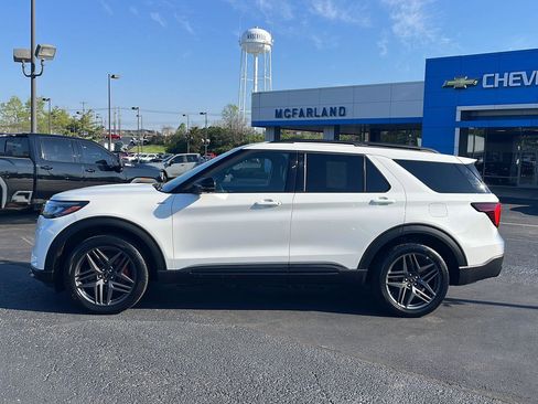 Used 2025 Ford Explorer ST-Line w/ ST-Line Street Pack AWD/4WD image 2