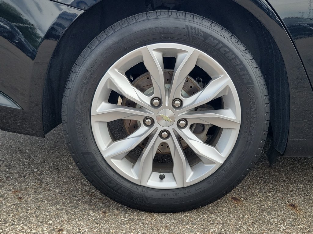 Used 2019 Chevrolet Malibu Hybrid w/ Leather Package FWD image 36
