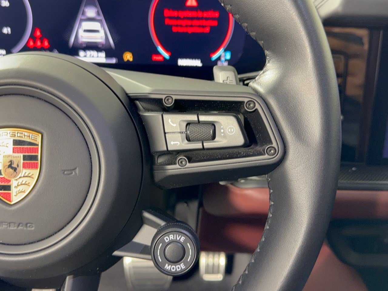 Certified 2025 Porsche Cayenne GTS AWD/4WD image 19