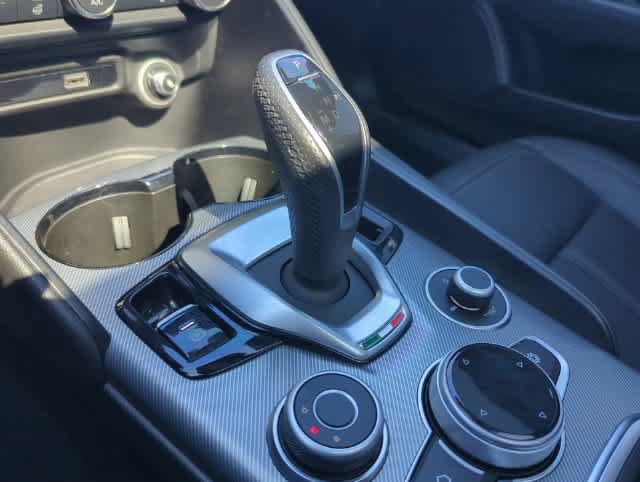 Used 2025 Alfa Romeo Giulia AWD image 33