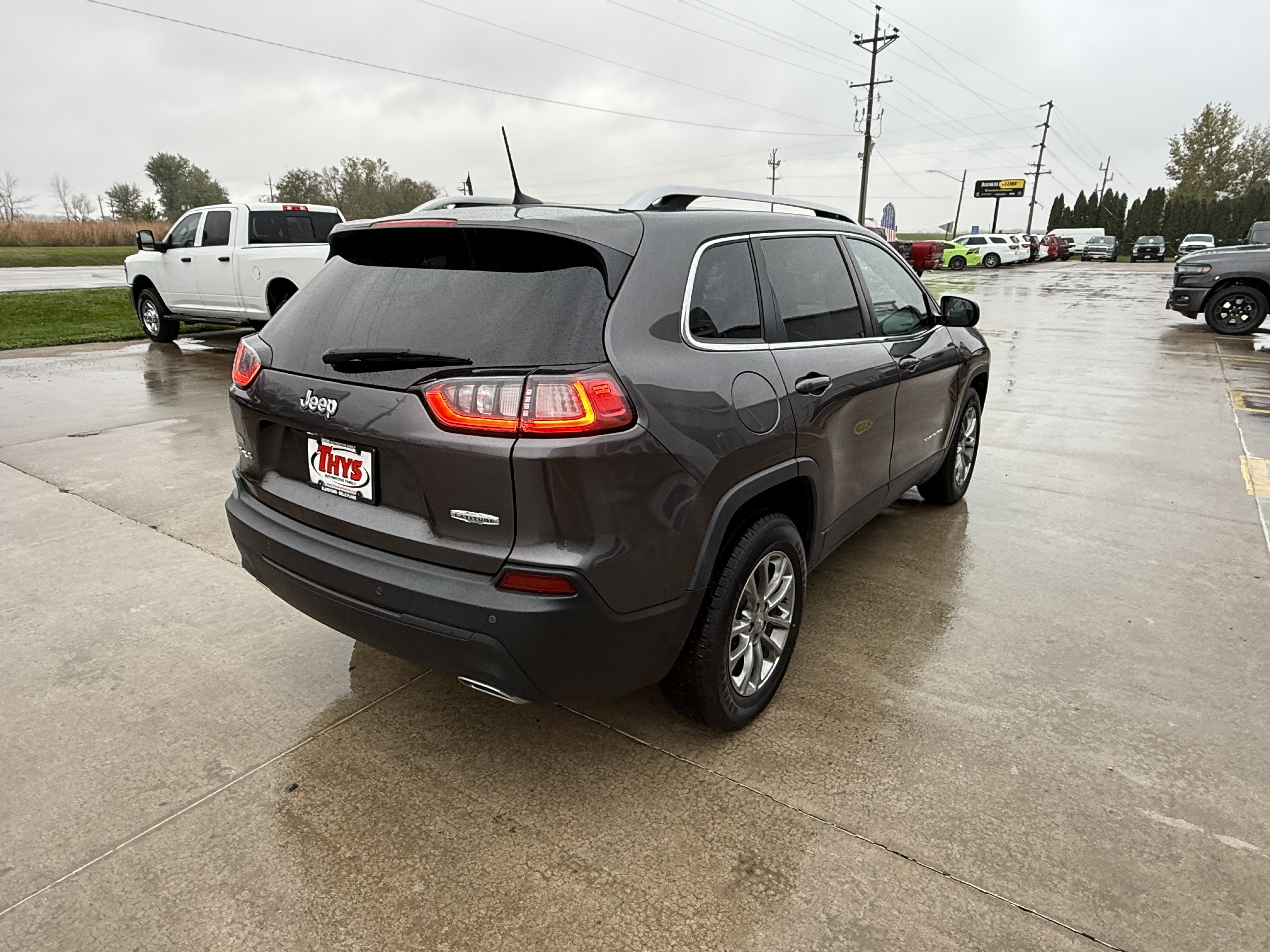 Used 2019 Jeep Cherokee Latitude Plus w/ Cold Weather Group AWD/4WD image 36