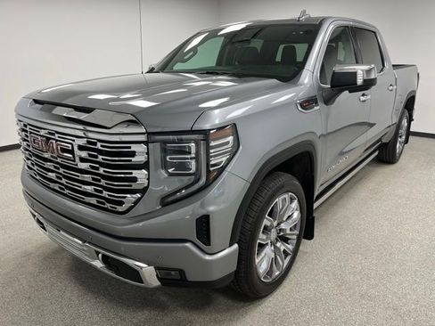 Used 2023 GMC Sierra 1500 Denali w/ Denali Reserve Package AWD/4WD image 4