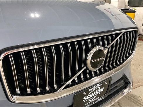 Certified 2023 Volvo XC60 B5 Ultimate w/ Climate Package image 29