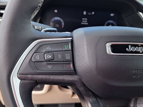 Used 2024 Jeep Grand Cherokee L Limited AWD/4WD image 17