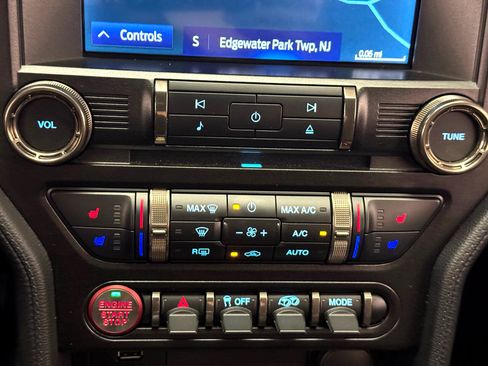 Used 2020 Ford Mustang Shelby GT500 w/ Technology Package image 24