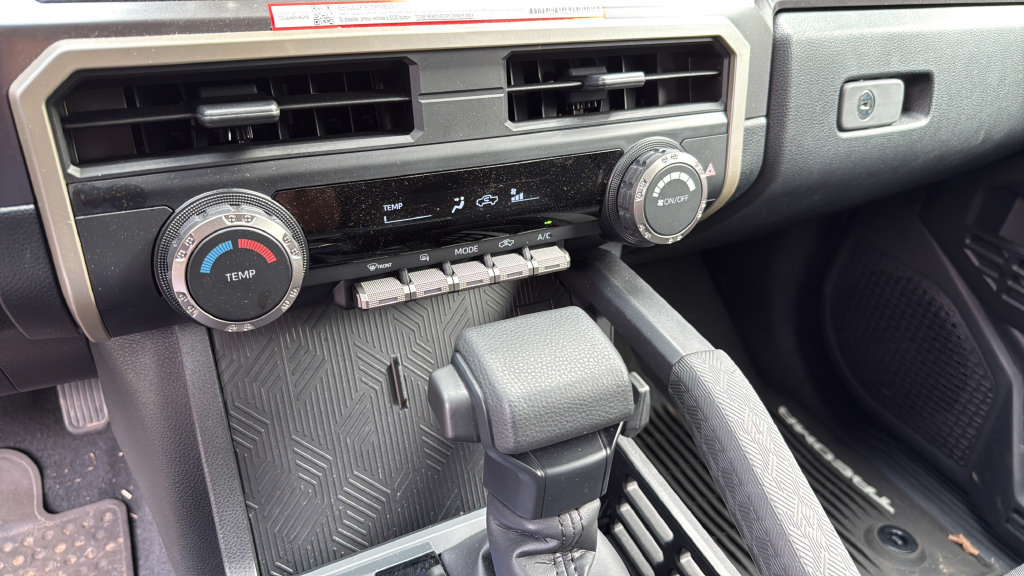 Certified 2025 Toyota Tacoma SR5 AWD/4WD image 26