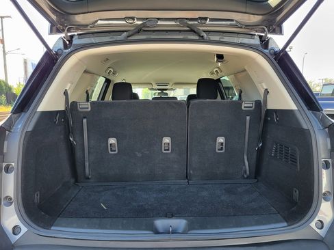 Used 2024 Nissan Pathfinder SV image 19