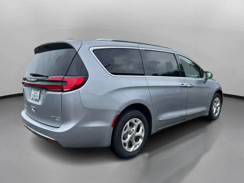 Used 2021 Chrysler Pacifica Limited w/ Premium & Safety Sphere Group AWD/4WD image 9