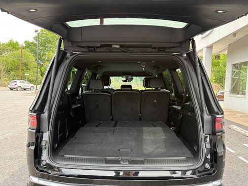 Certified 2024 Jeep Wagoneer Series II w/ Flexible Seating Group AWD/4WD image 11
