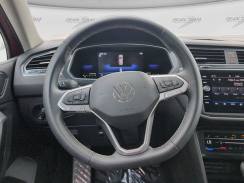 Used 2023 Volkswagen Tiguan SE AWD/4WD image 17