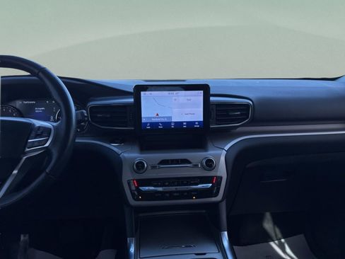 Used 2023 Ford Explorer XLT w/ Equipment Group 202A image 11