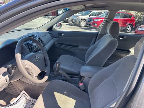 Used 2005 Toyota Camry XLE FWD image 9