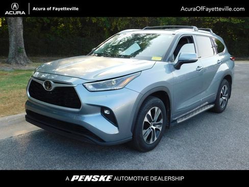 Used 2021 Toyota Highlander XLE FWD image 1