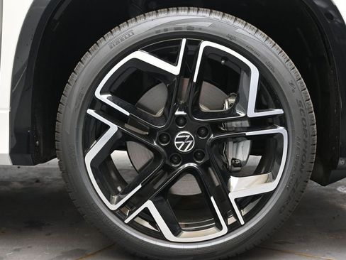 New 2026 Volkswagen Tiguan SEL R-Line AWD/4WD image 10