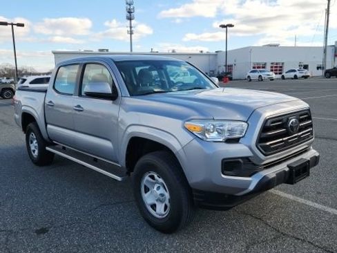 Used 2018 Toyota Tacoma SR image 1