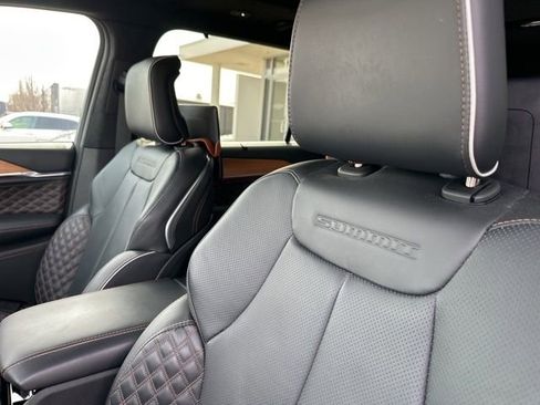 Used 2025 Jeep Grand Cherokee L Summit image 17