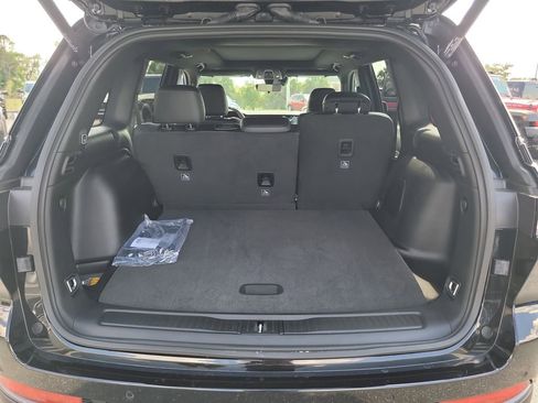 New 2026 Jeep Grand Cherokee Limited w/ Limited Altitude Package RWD image 8
