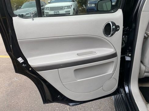 Used 2006 Chevrolet HHR LT w/ Preferred Equipment Group FWD image 22