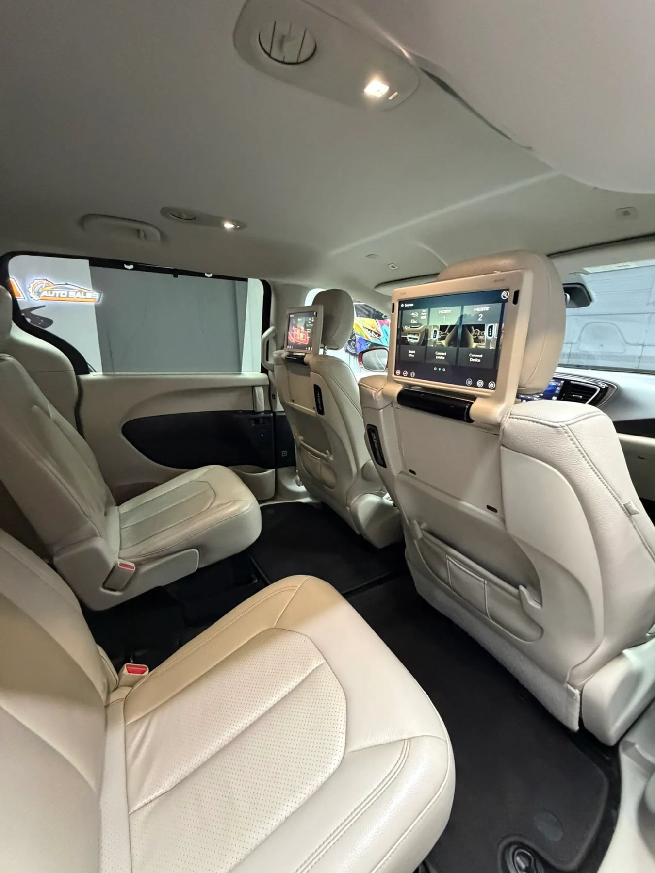 Used 2018 Chrysler Pacifica Touring-L Plus w/ Advanced Safetytec Group FWD image 35
