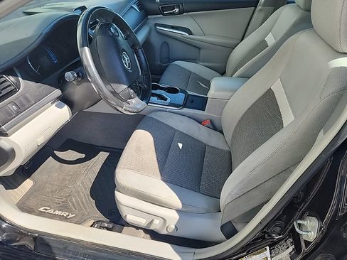 Used 2014 Toyota Camry XLE w/ Convenience Package FWD image 13