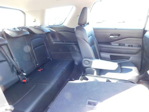 Used 2023 Nissan Pathfinder SL w/ SL Premium Package image 5