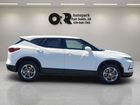 Used 2025 Chevrolet Blazer LT FWD image 6