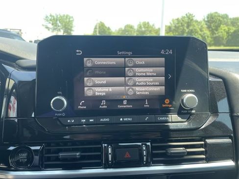 Used 2025 Nissan Pathfinder SV FWD image 24