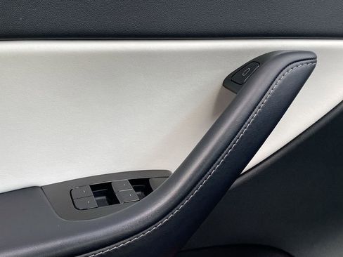 Used 2021 Tesla Model Y Long Range image 16