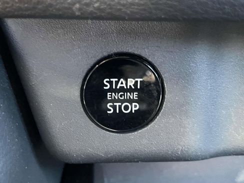 Used 2025 Nissan Rogue SV FWD image 25