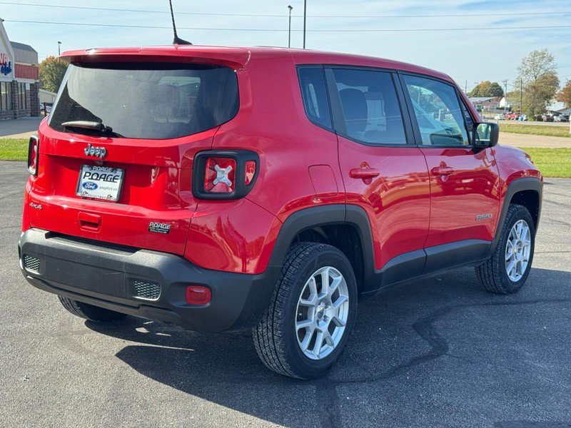 Used 2023 Jeep Renegade Latitude AWD/4WD image 3
