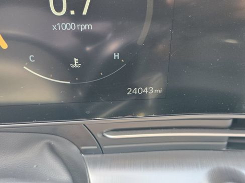 Used 2024 Hyundai Kona Limited FWD image 24