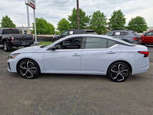 Used 2024 Nissan Altima 2.5 SR FWD image 4