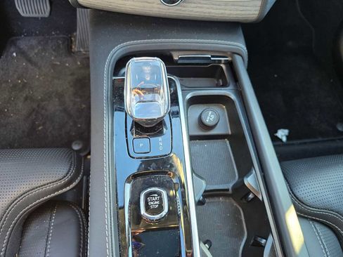 Certified 2024 Volvo XC90 B6 Ultimate w/ Protection Package Premier image 35