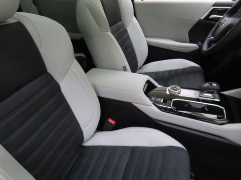 New 2025 Mitsubishi Outlander SE image 26