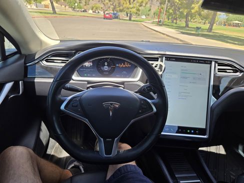 Used 2013 Tesla Model S image 22