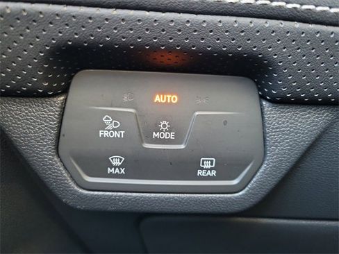 Certified 2024 Volkswagen Atlas Cross Sport SE w/ Panoramic Sunroof Package image 30