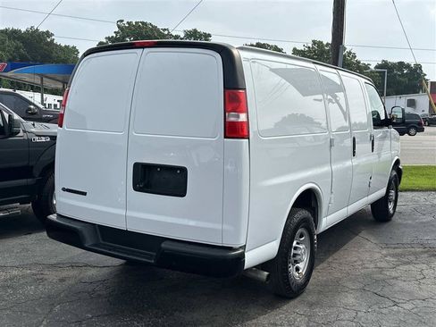 Used 2023 Chevrolet Express 3500 w/ Driver Convenience Package RWD image 3